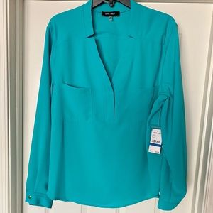 Nine West aqua colored blouse with pocket accents- size XL- NWT